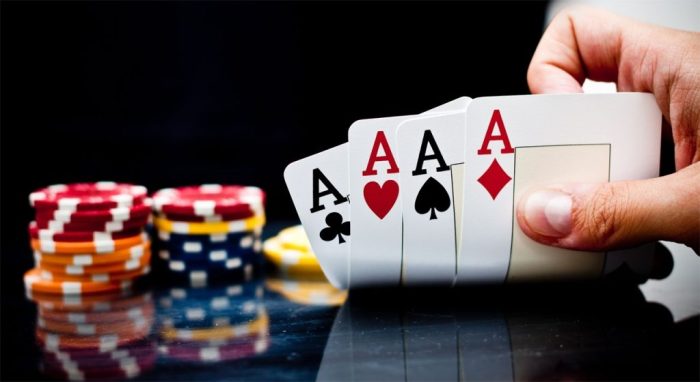 Perbedaan poker dengan uang asli vs poker gratis